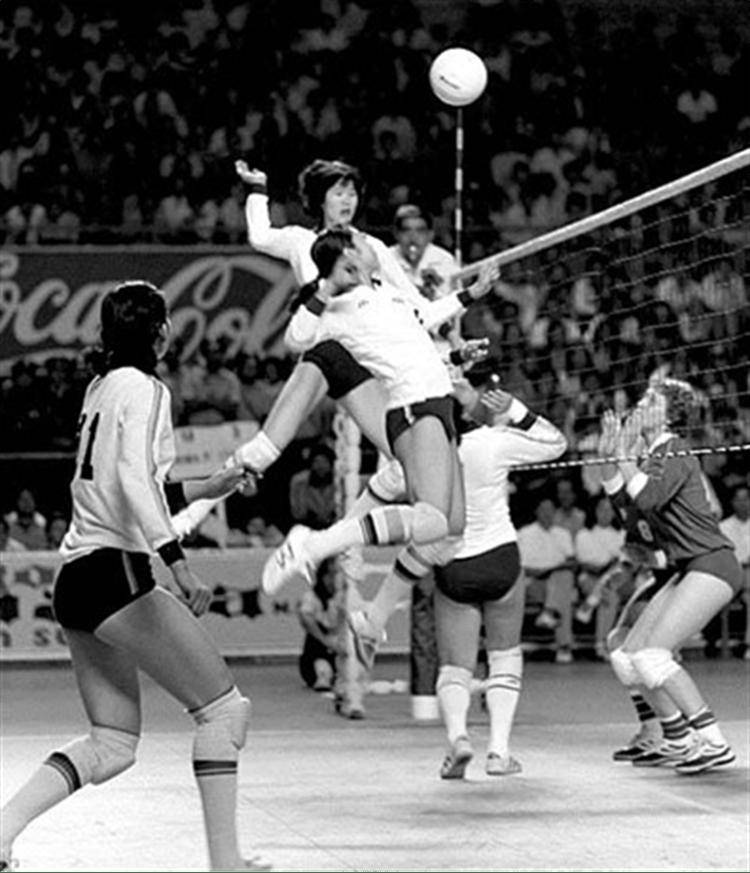 包含排球赛场名将相遇,华丽扣杀无可阻挡的词条 包含排球赛场名将相遇,华丽扣杀无可阻挡的词条