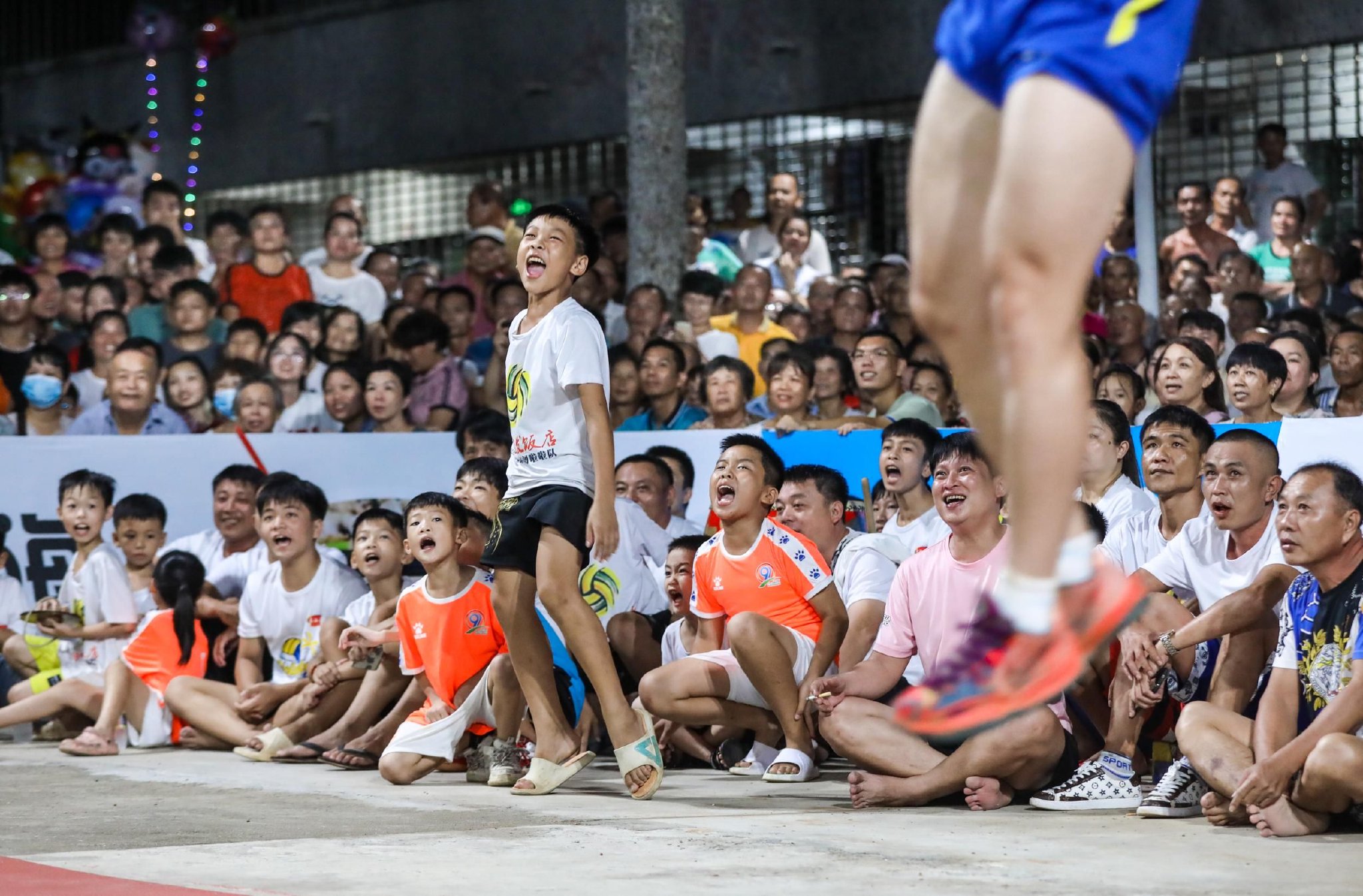 激动人心的比赛剧情,吸引众多球迷围观的简单介绍 激动人心的比赛剧情,吸引众多球迷围观的简单介绍